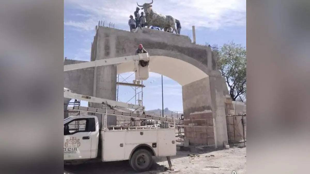 Construcción de plaza de toros en Izucar