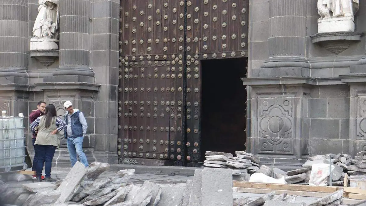 puerta de la Catedral vandalizada