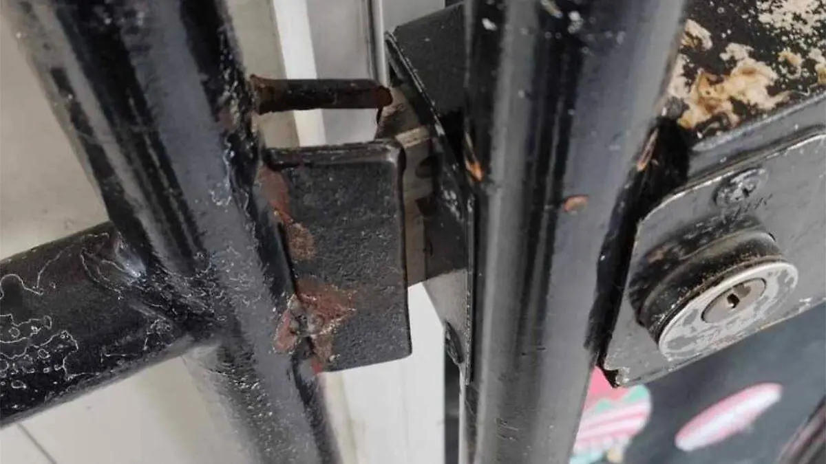 Los responsables del atraco causaron daños considerables a la infraestructura del plantel