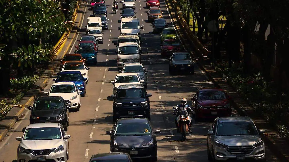 automoviles en una autopista