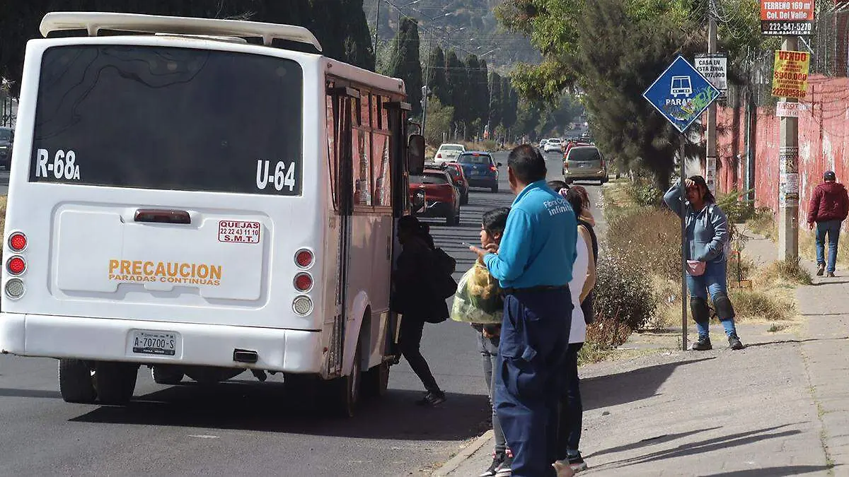El déficit de unidades que ha provocado la regularización del transporte público en Puebla será subsanado con rutas provisionales 