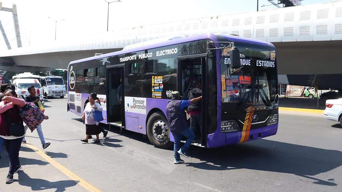 Dueños de unidades destinadas a servicio de taxi o colectivo son quienes han mostrado mayor interés en renovarlas por una tipo eléctrico