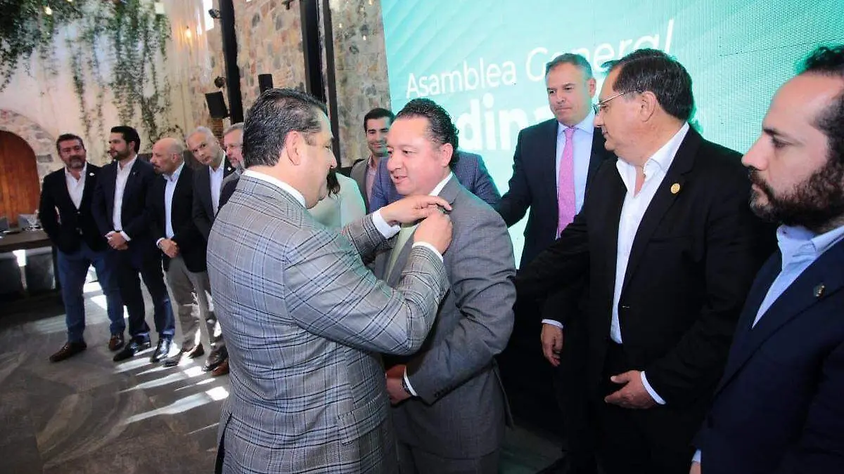 Juan Pablo Cisneros asume presidencia del CCE