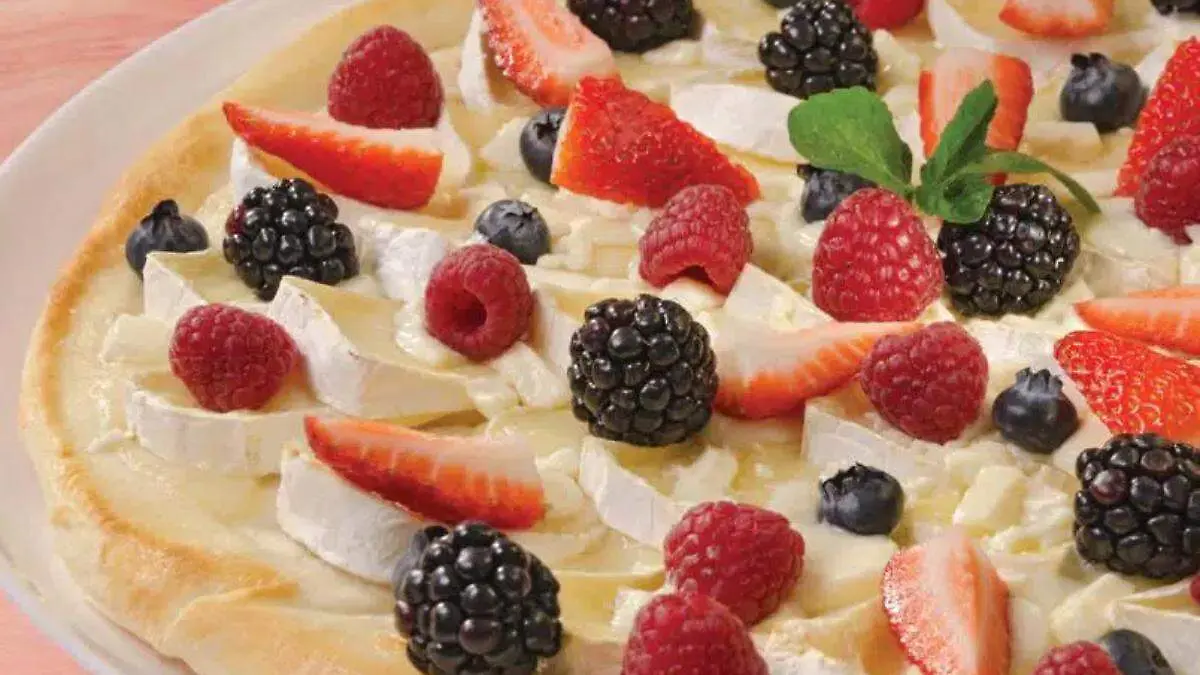 Harina, chocolate y frutos rojos una combinación sencilla que puede transformar la noche del Día del Amor y la Amistad en un momento inolvidable.