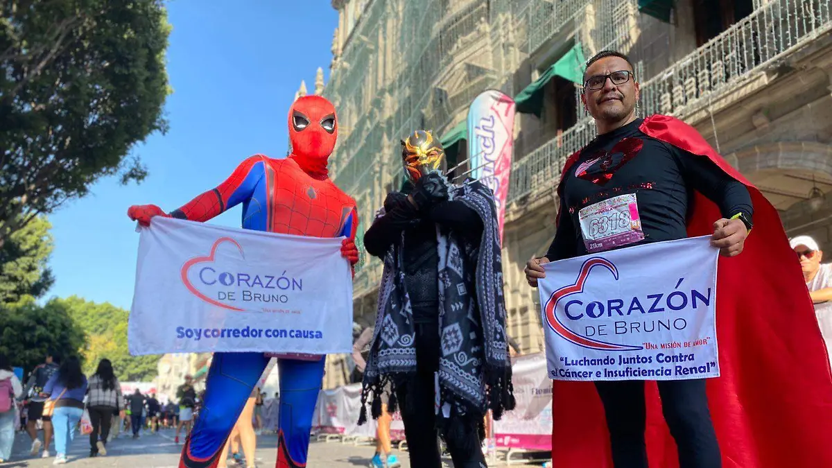 Los superheroes invitan