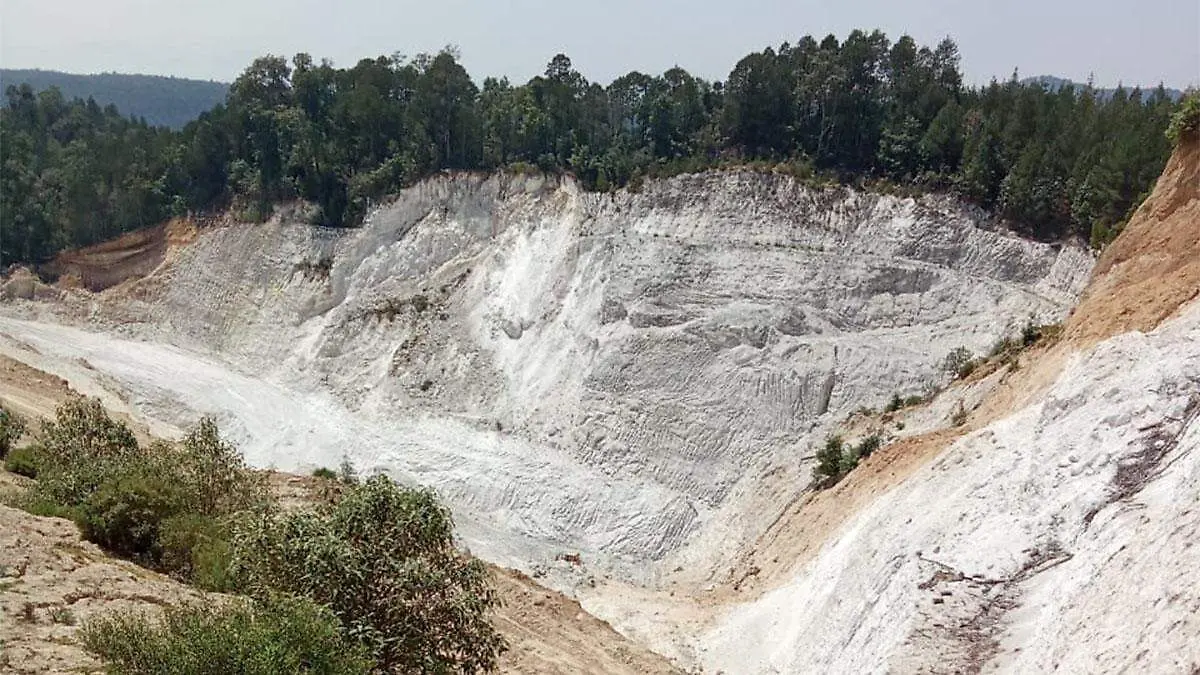 El análisis señala que la empresa no especifica con claridad las obras.
