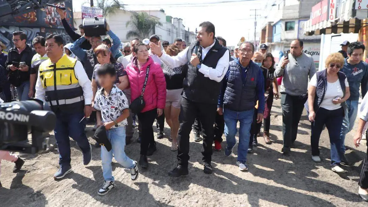 Alejandro Armenta supervisa pavimentacion