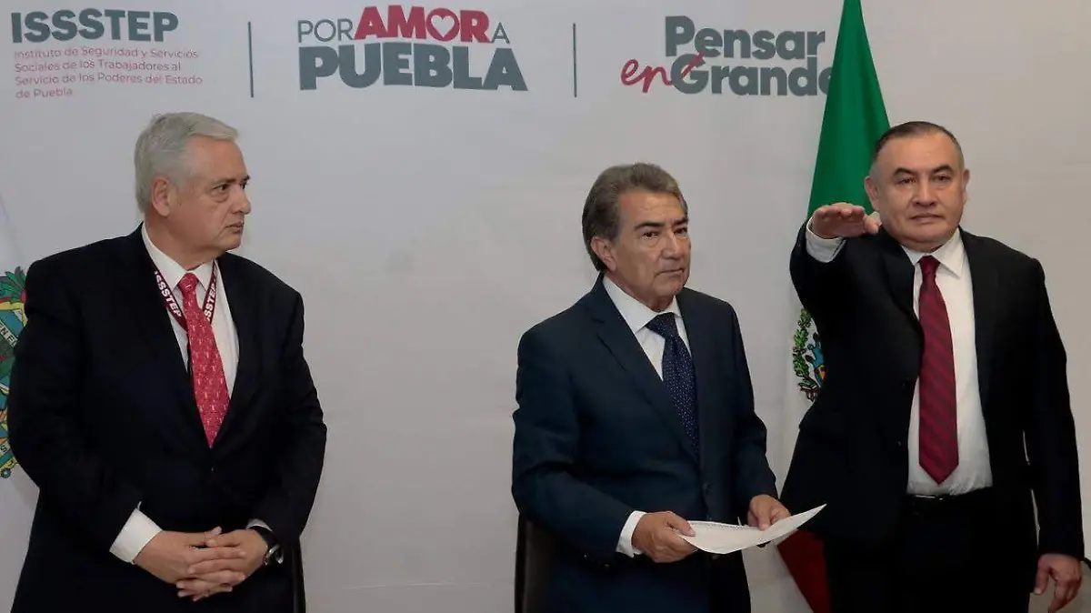 El médico poblano regresa al ISSSTEP, ahora como subdirector general médico