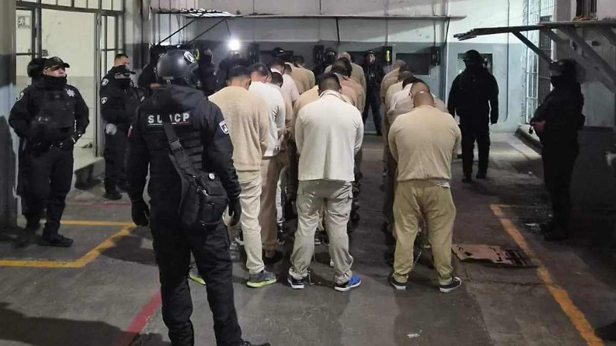 mueven a internos del penal de cholula 