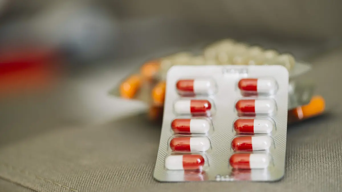 Autoridades llamaron a la población y a profesionales de la salud a no usar los lotes señalados y a reportar cualquier reacción adversa.