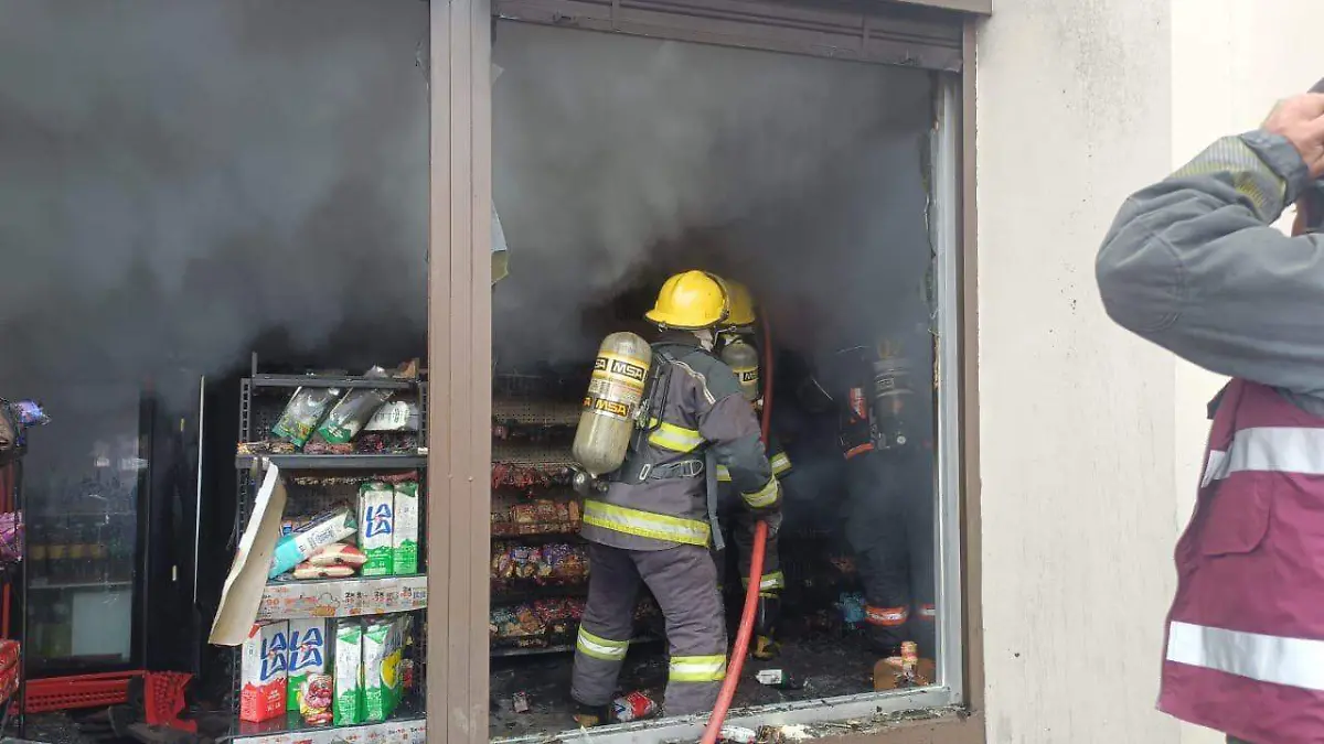 incendio en oxxo puebla en reacción a muerte de El Mencho en Jalisco