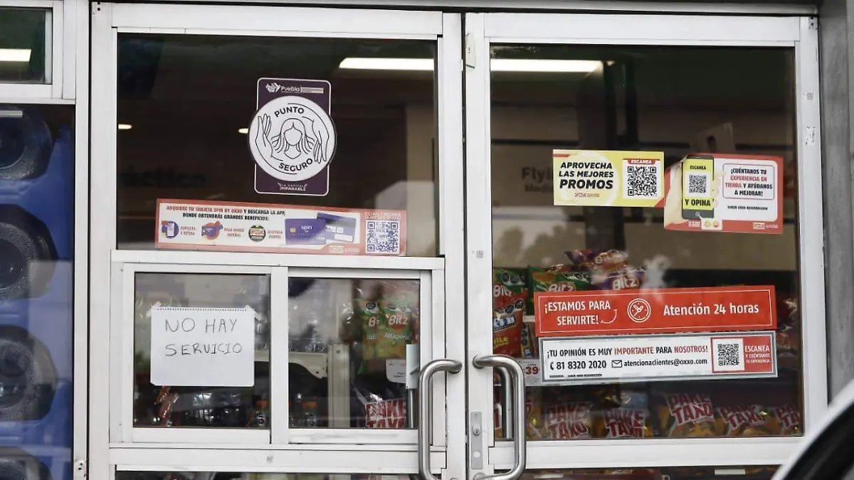 Oxxo cerrado por violencia nacional 