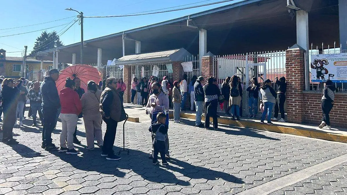 protesta en primaria de Almecatla 