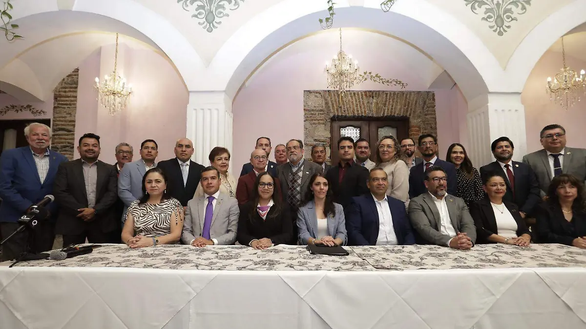 Carmina Castrejón se registra para contender por la presidencia de la Canaco Puebla 