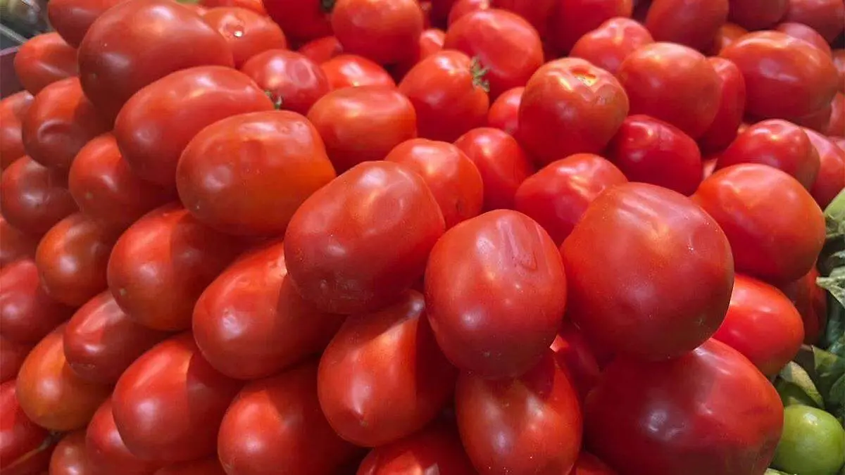 El jitomate y el tomate se venden hasta en 50 pesos el kiloE
