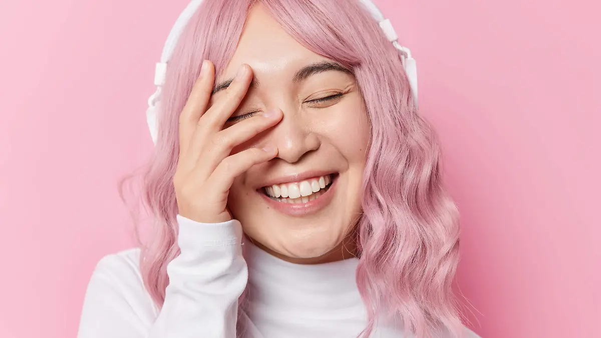 Colores como azul, rosa o verde en el cabello no solo son una declaración de moda