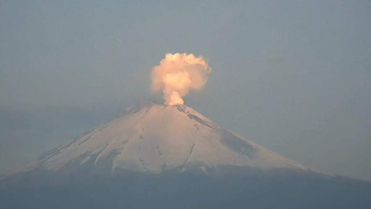 Autoridades mantienen vigilancia permanente sobre el volcán