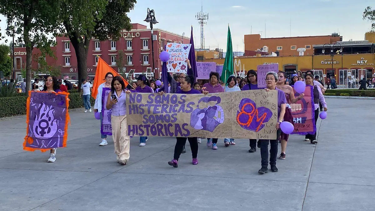 Al grito de “ni una más, ni una asesinada más”, mujeres realizan marcha pacífica en San Pedro Cholula