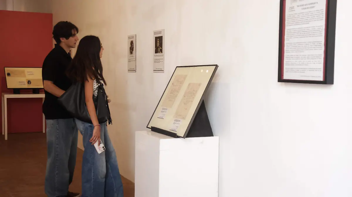 Mujeres que admiran a otras mujeres 