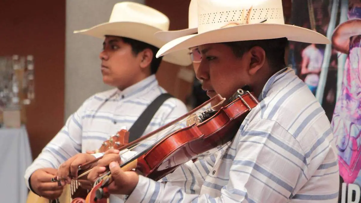 Pahuatlan musicos en presentacion cultural
