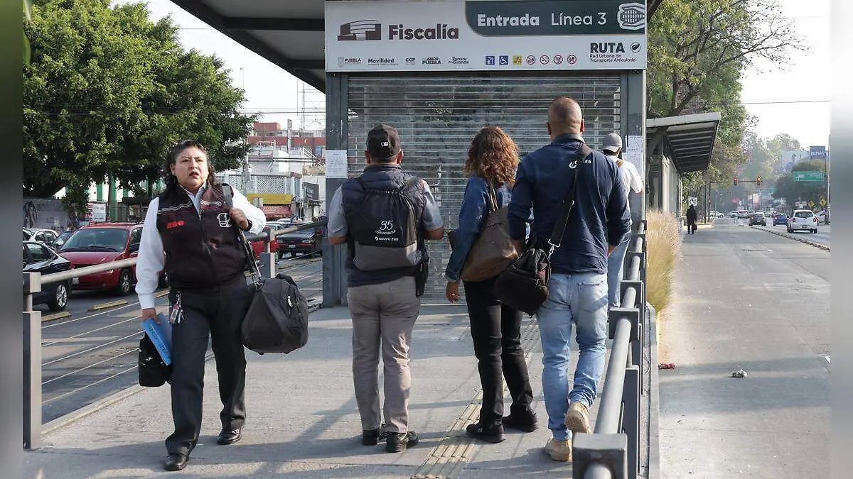 Ruta cierra por daños 