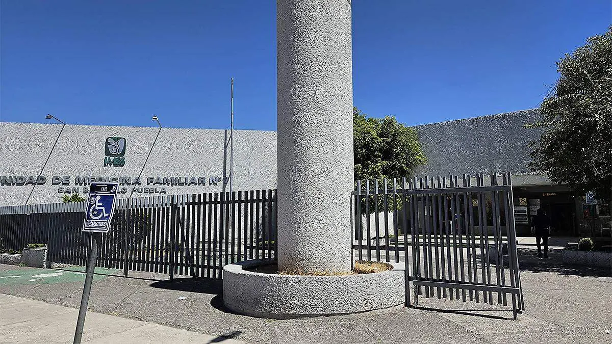 Cinco hombres vestidos de negro y con el rostro cubierto entraron a las instalaciones