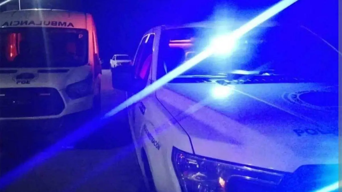 Al menos tres hombres descendieron de la unidad y, haciéndose pasar por autoridades, les ordenaron detenerse