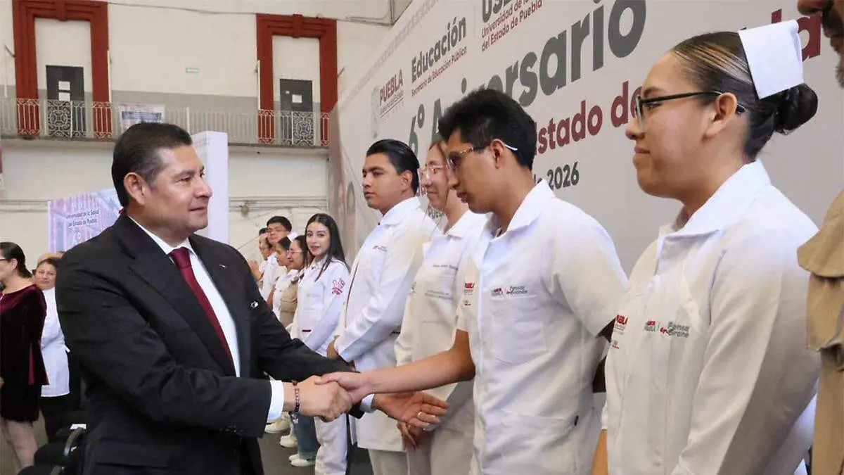 El gobernador Armenta Mier recordó que tiene un sentimiento muy grande por la enfermería y por la medicina