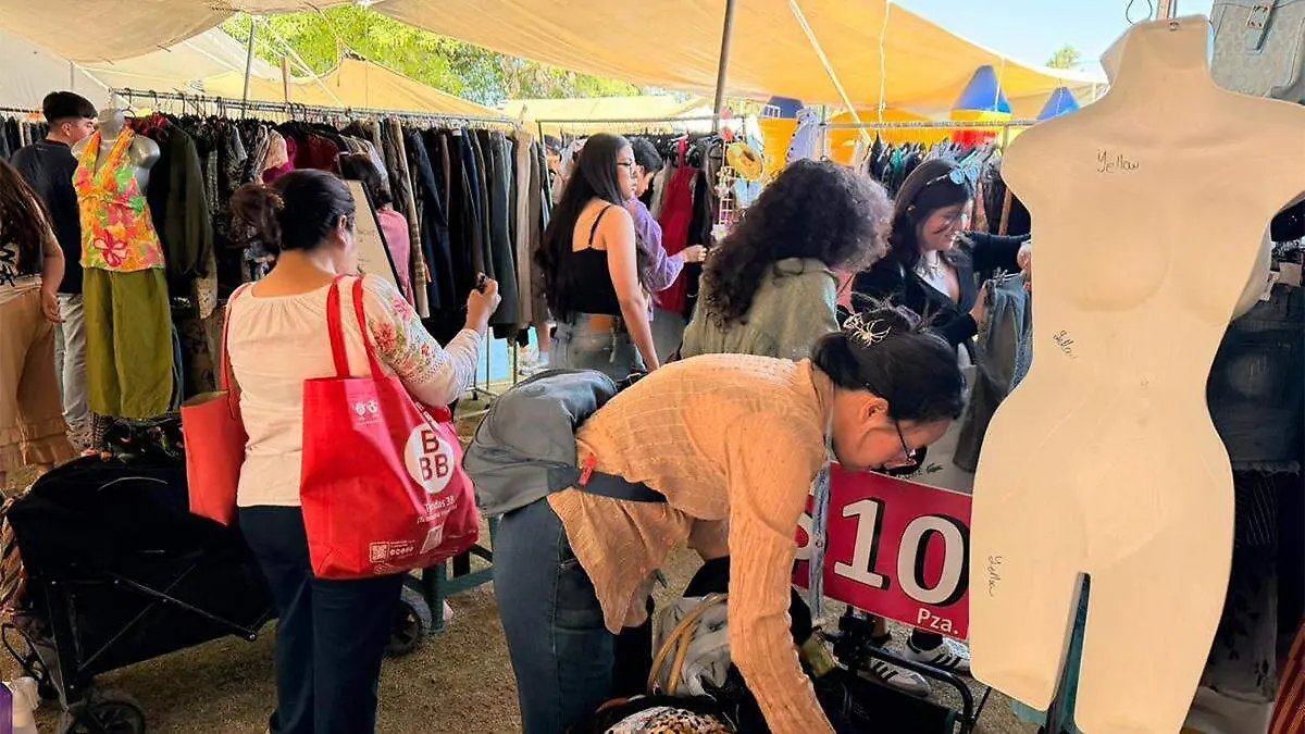 Comprar ropa de paca o de segunda mano dejó de ser un símbolo asociado a la necesidad económica.