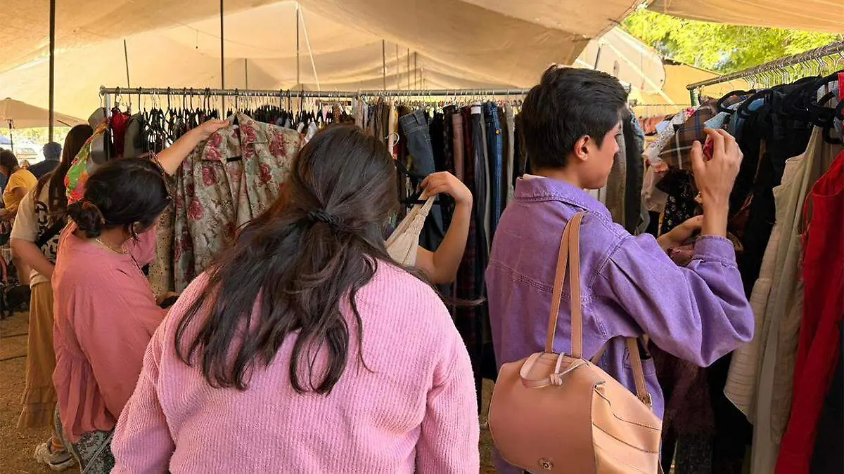 La vendedora recomienda a quienes aún dudan acercarse a estos espacios y experimentar.