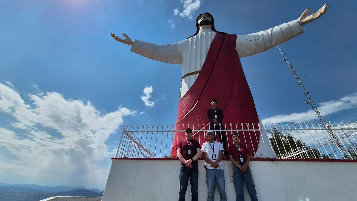 Trabajadores Proteccion Civil en puntos turisticos