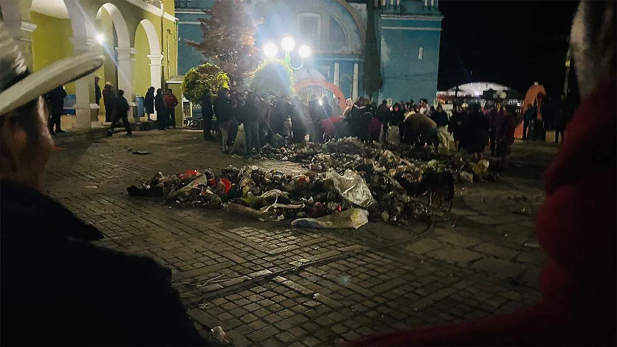 Al llegar a la presidencia municipal, exigieron un diálogo con el edil, Guillermo Abasolo Romaña