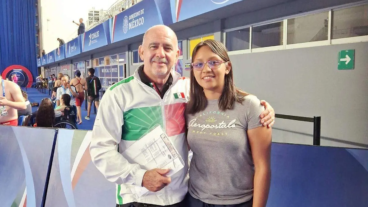 Elizabeth León enfrenta dolor y dificultad para caminar; su familia pide apoyo para costear una prótesis de cadera.