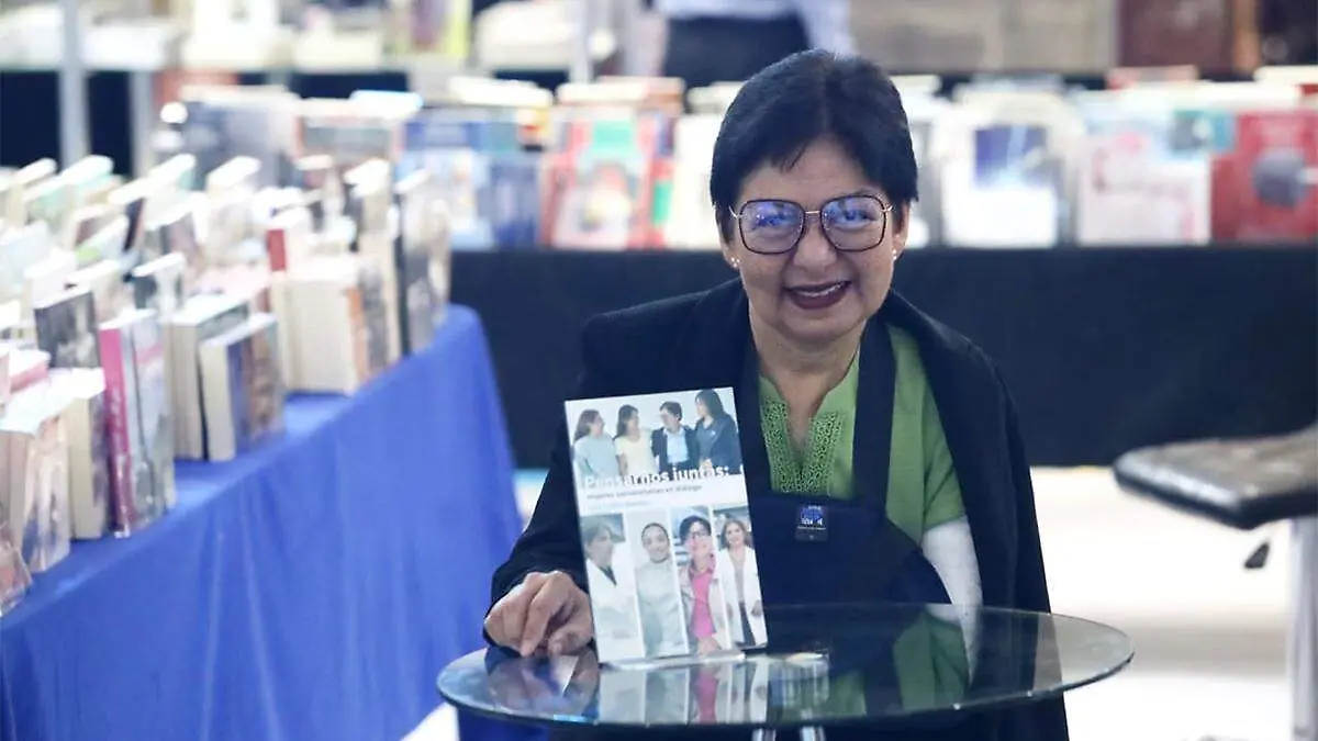 Cedillo Ramírez compartió que varias de las experiencias recopiladas en el libro reflejan situaciones de desigualdad y misoginia