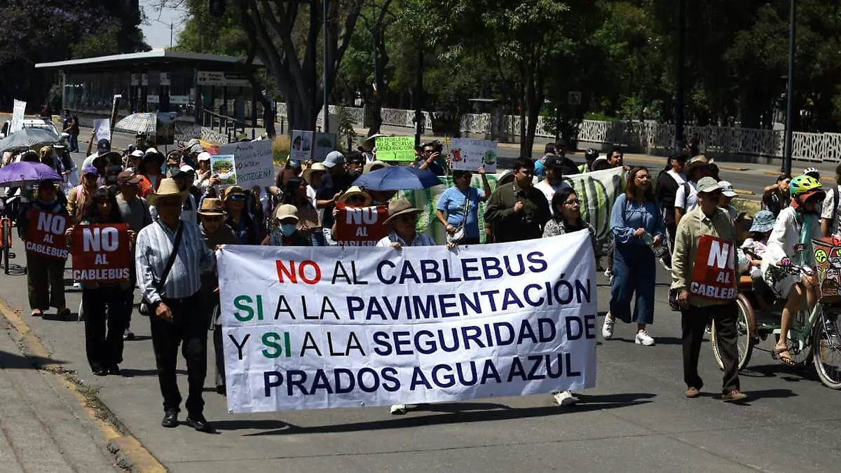 marchan contra el proyecto del Cablebús 