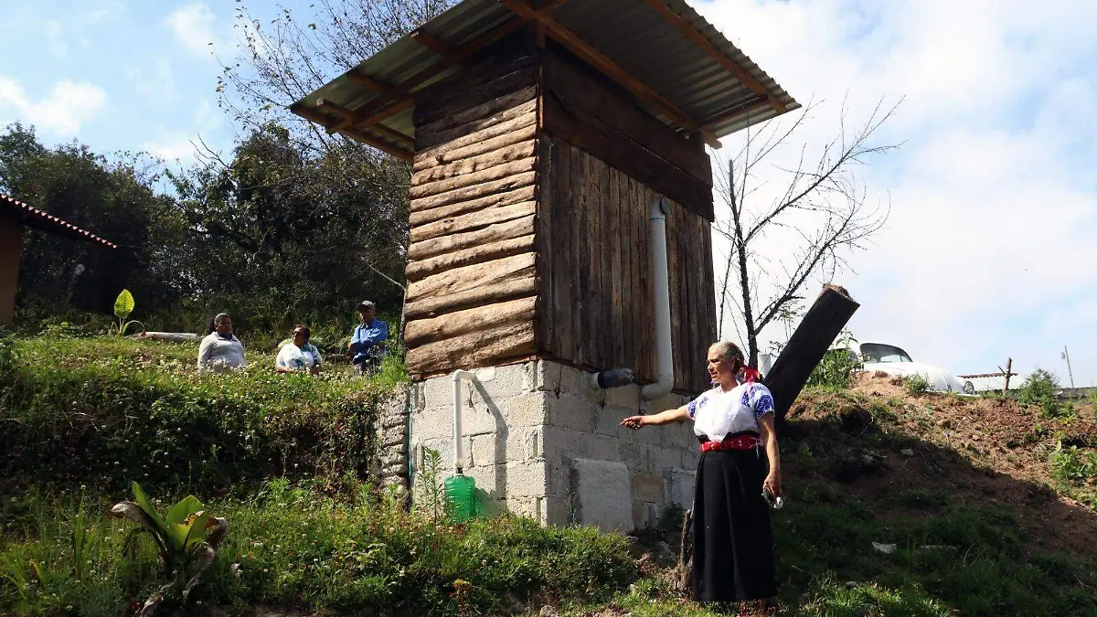 Santiago Tepeixco baños secos