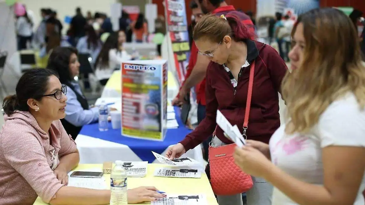 mujeres buscando empleo