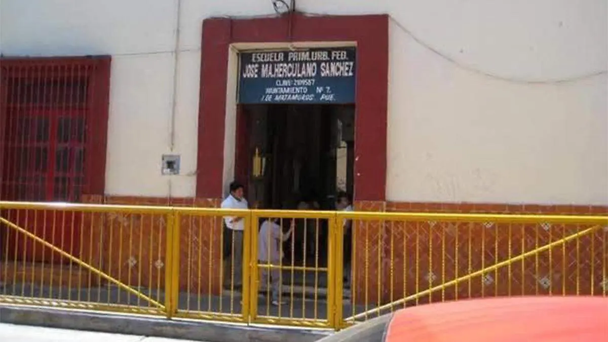 La primaria inició funciones el 26 de marzo de 1926 en la calle Ayuntamiento