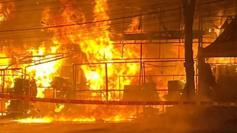 Los cuerpos de emergencia sofocaron las llamas aproximadamente a las 2330 horas