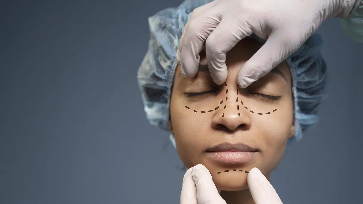 Verificar licencias, especialistas y quirófanos adecuados es clave antes de cualquier procedimiento estético, señala Cofepris.