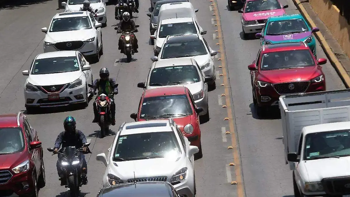 automoviles en trafico