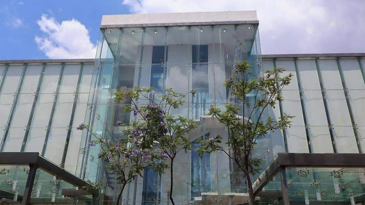 La mudanza obedece a la necesidad de contar con un espacio más amplio donde pudiera trabajar el tribunal