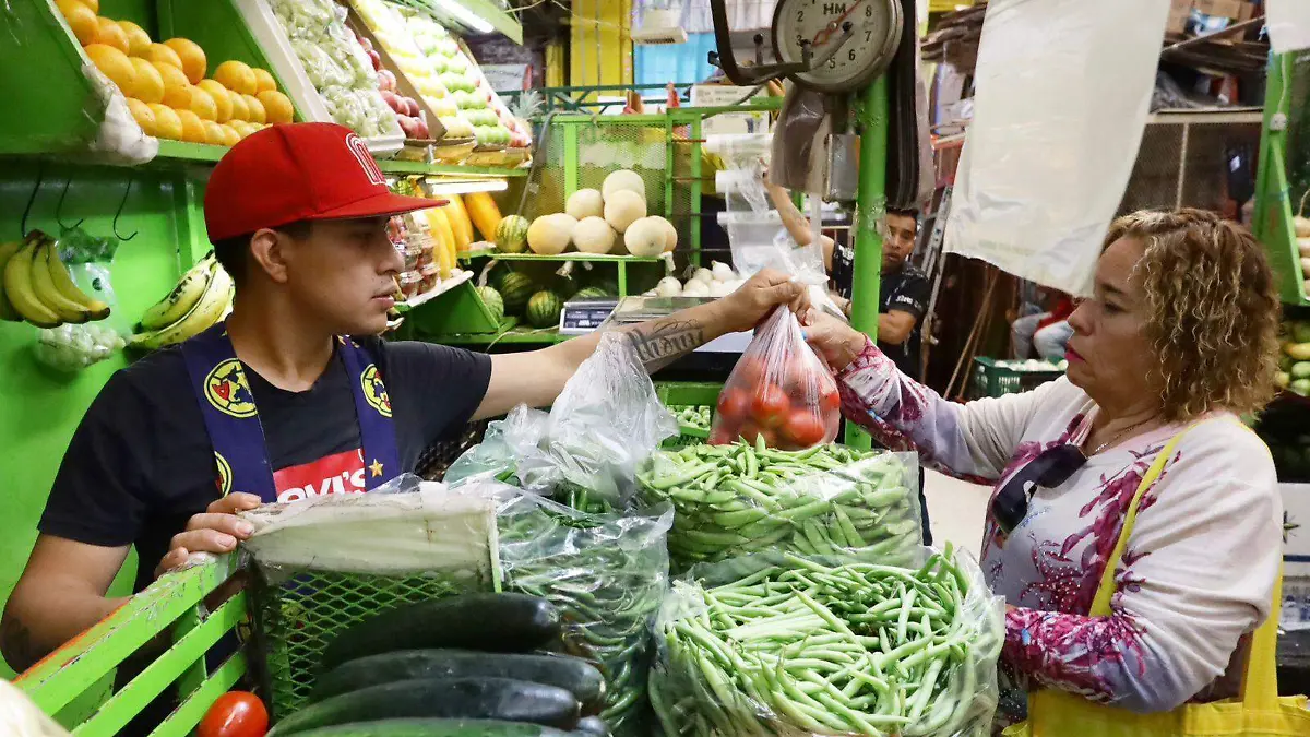 Hasta 300% más caro: jitomate en Puebla dispara precios de comidas y antojitos