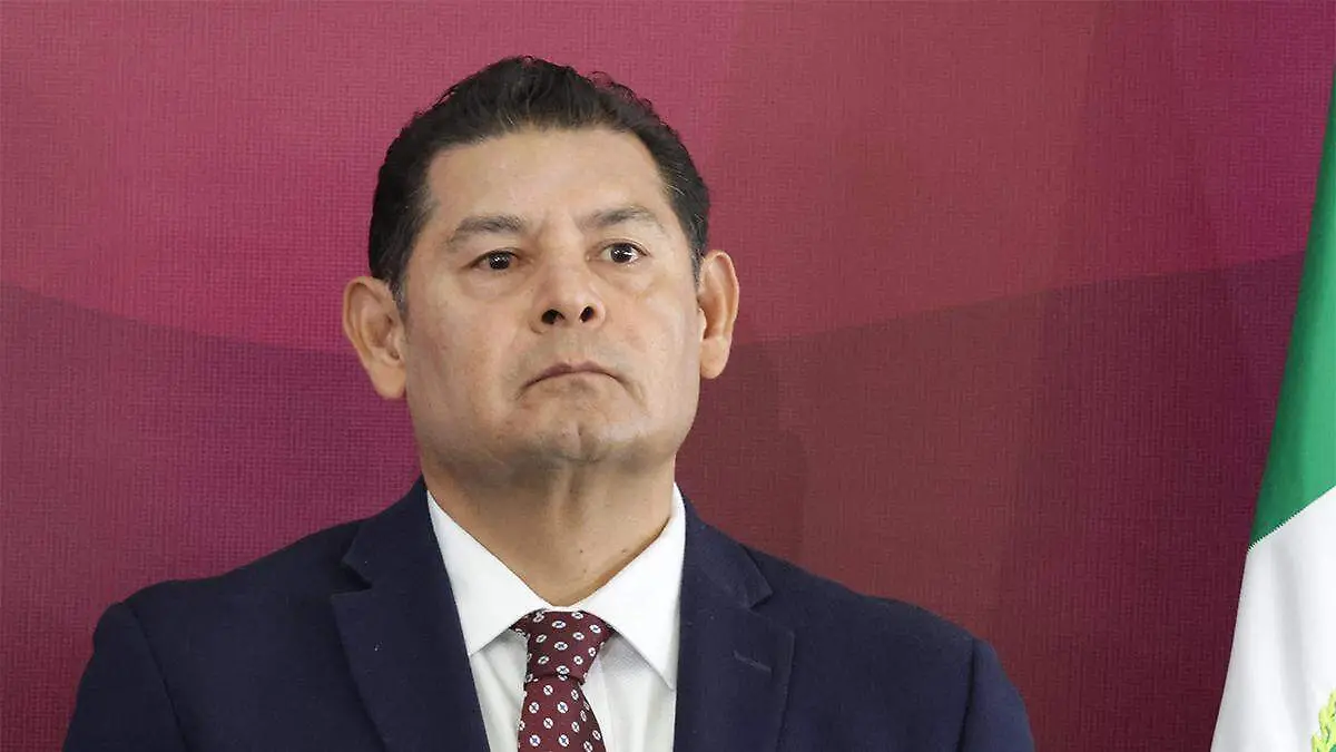 El gobernador aseguró que atienden las carencias del servicio, a pesar de que es facultad de los ayuntamientos