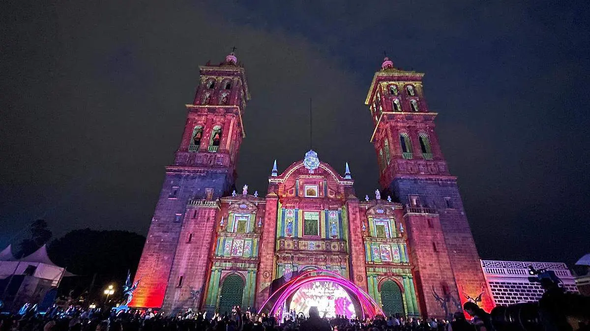catedral de puebla festival glow