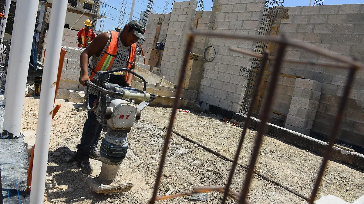 Por falta de obra pública, 40% de constructoras poblanas migra a otros estados