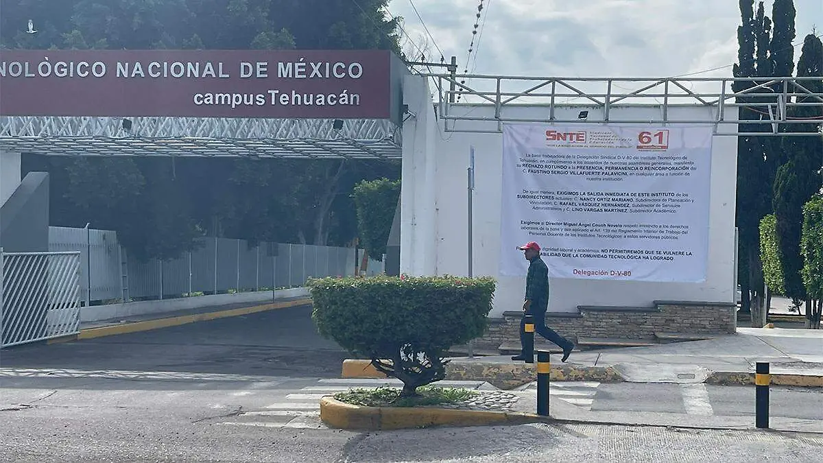 Los docentes solicitaron la salida inmediata de los subdirectores Nancy Ortiz Mariano, Rafael Vázquez Hernández y Lino Vargas Martíne