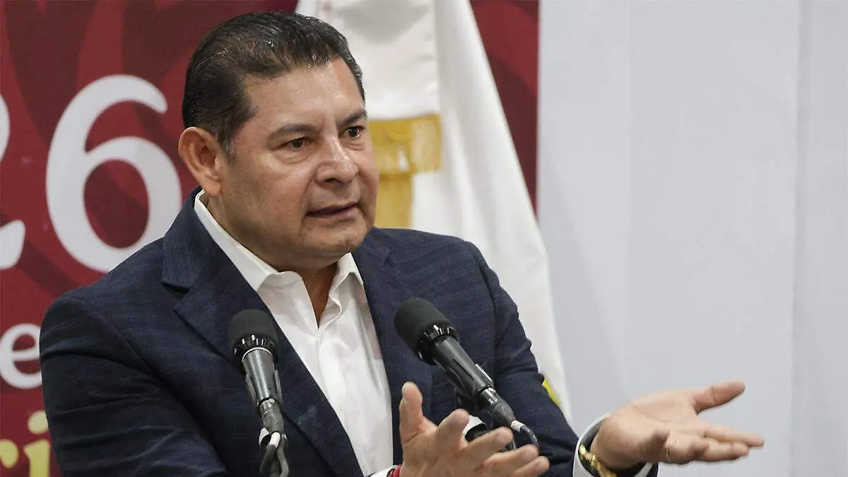 El titular del Ejecutivo deslindó al gobierno estatal de la venta del medio de comunicación E-Consulta