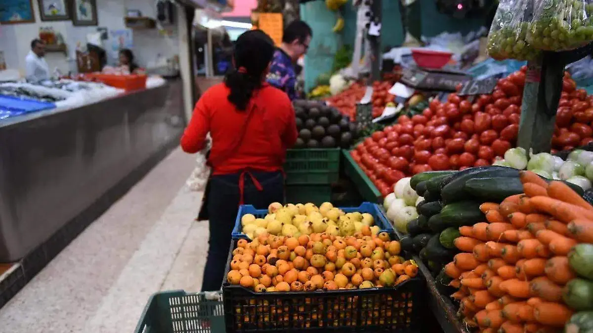 alimentos, venta de verduras en mercado