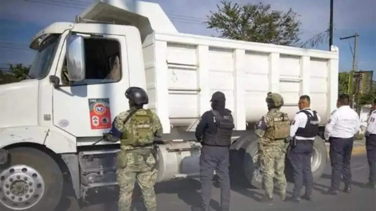 El percance ocurrió cuando una motocicleta presuntamente invadió el carril contrario